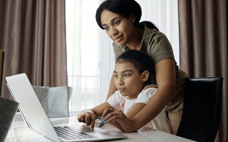 Advantages and Disadvantages of Online Therapy_Sing and Speak for Kids